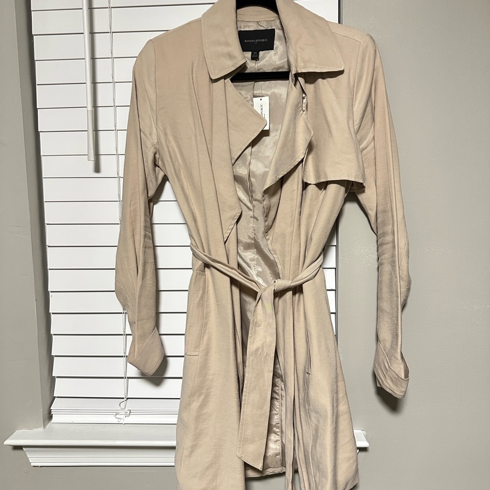 Banana Republic Light Beige Trench Coat with Self-Tie Belt